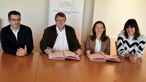 Signature de la convention. De gauche à droite, Julien Leloup, Eric Marchandet, Isabelle Rougier et Caroline Nigon.